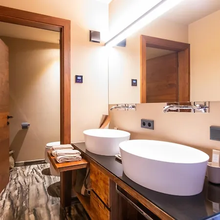 Montchalet Hotel